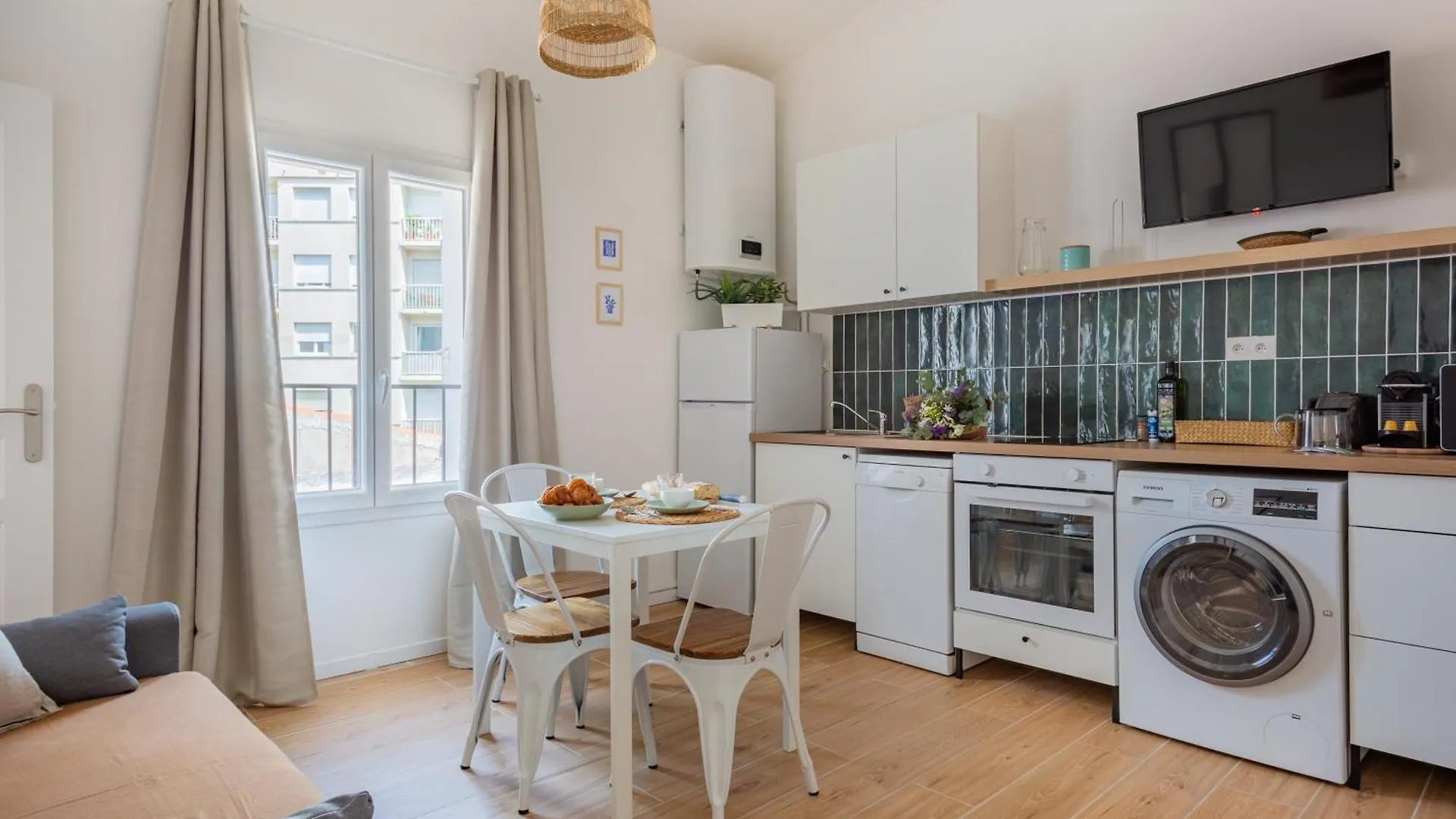 La Corderie - Sous Les Toits De Marseille Apartment 0*,  France
